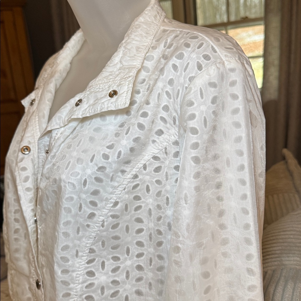 Chico’s White Eyelet Jacket Lightweight Snap Front Size Chico’s 1 US M - Picture 4 of 11